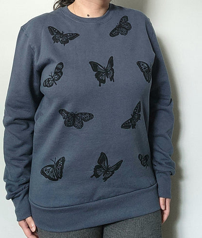Sweat-shirt papillon, col d’équipage unisexe en coton biologique, motif papillons imprimés en bloc partout, mode d’automne éthique